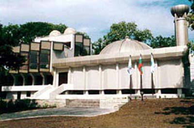 Новата сграда на НАОП „Н. Коперник”, Варна (2002 г.). Новата сграда на НАОП „Н. Коперник”, Варна (2002 г.).
