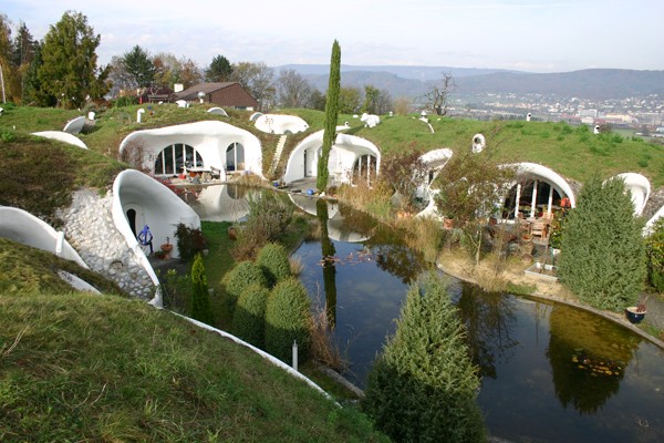 earth-houses-hobbit-holes