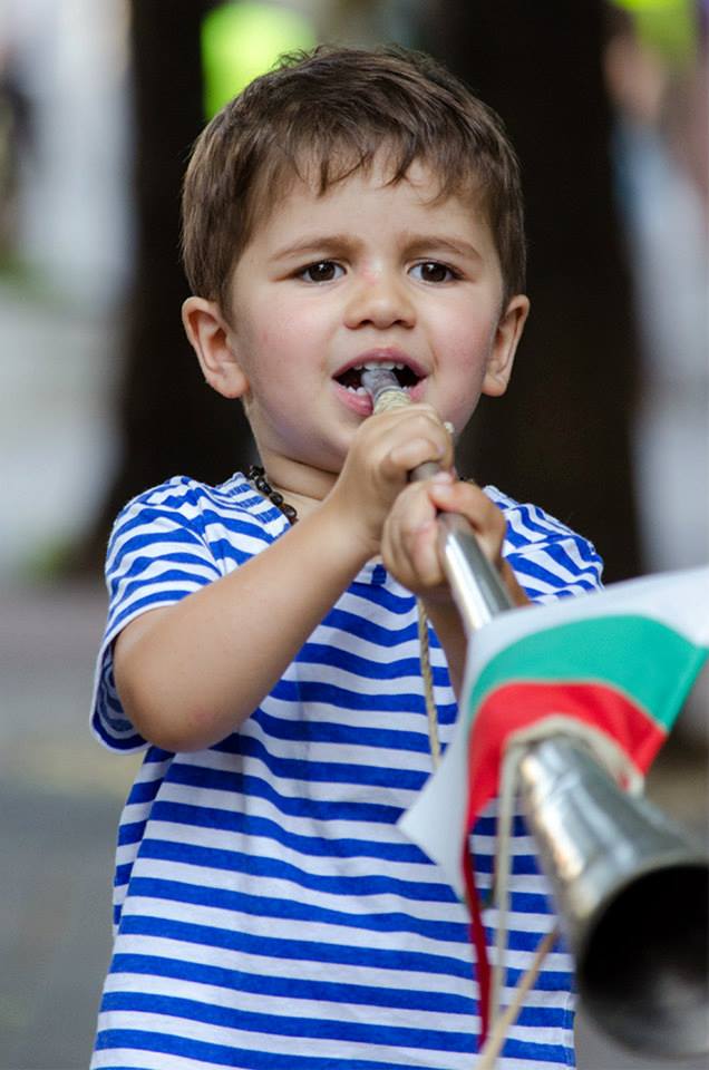protesti-bulgaria-kids