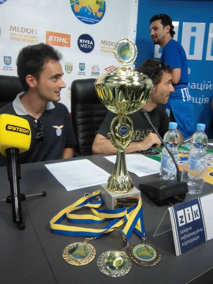 bulgaria-fans-2013