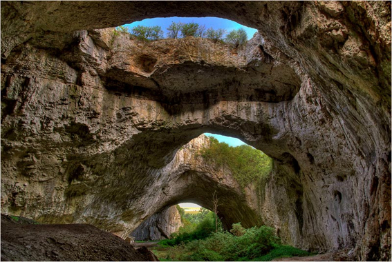 Devetashka_cave_1